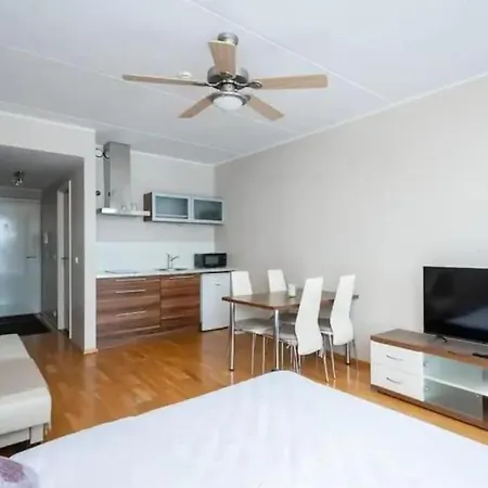 Charming Flat Next To Old Town And Harbor Apartment