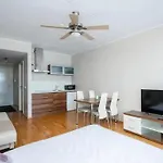 Charming Flat Next To Old Town And Harbor Apartmán